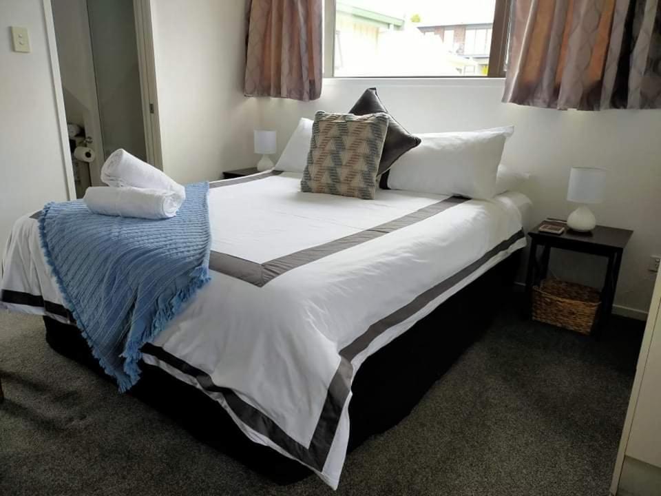 Studio On Golders - Two Minutes To The Lake And Quick Drive To Town! Apartment Taupo Bagian luar foto