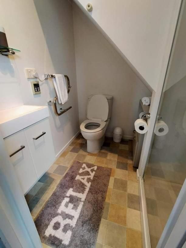 Studio On Golders - Two Minutes To The Lake And Quick Drive To Town! Apartment Taupo Bagian luar foto